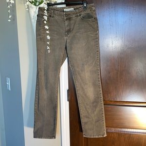 Chico’s Platinum Denim Size 1 Short (women’s 6-8) EUC
